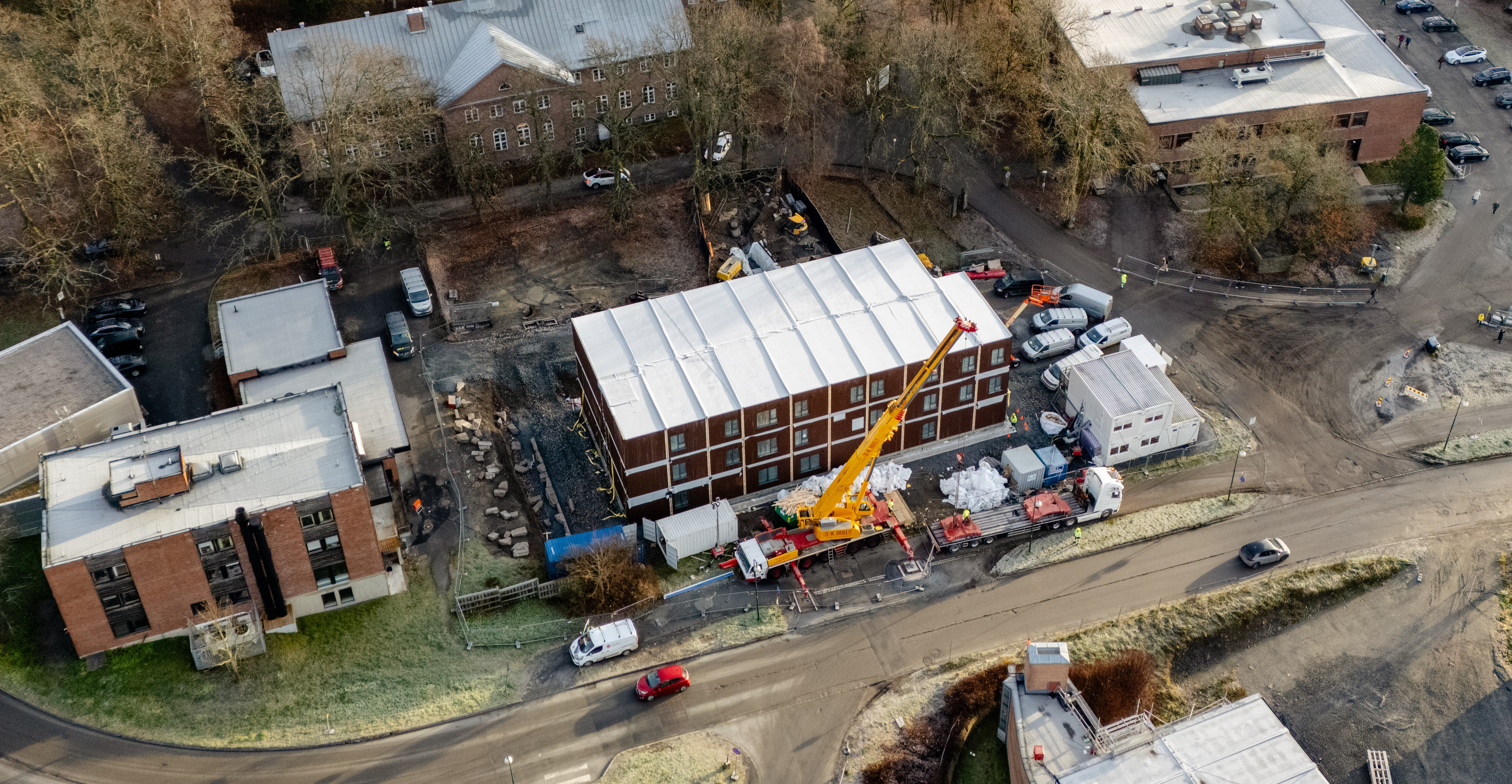 Foto av da modulbygget ble satt opp