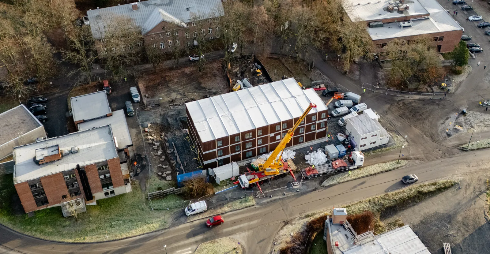 Foto av da modulbygget ble satt opp