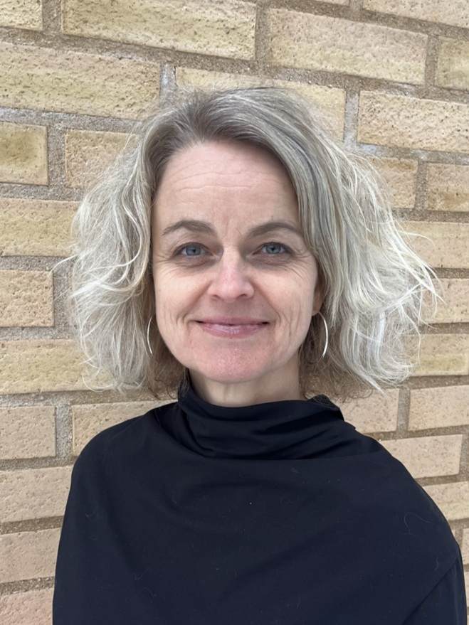 En kvinne med blondt hår