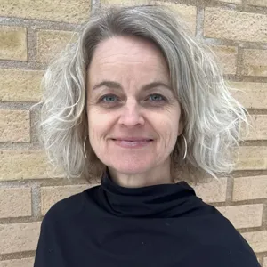 En kvinne med blondt hår