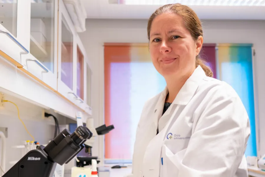 En person i hvit frakk