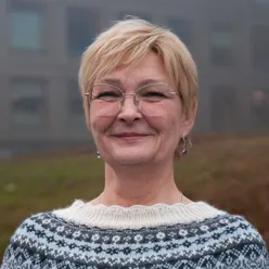 A portrait of a woman