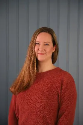 En person med langt hår