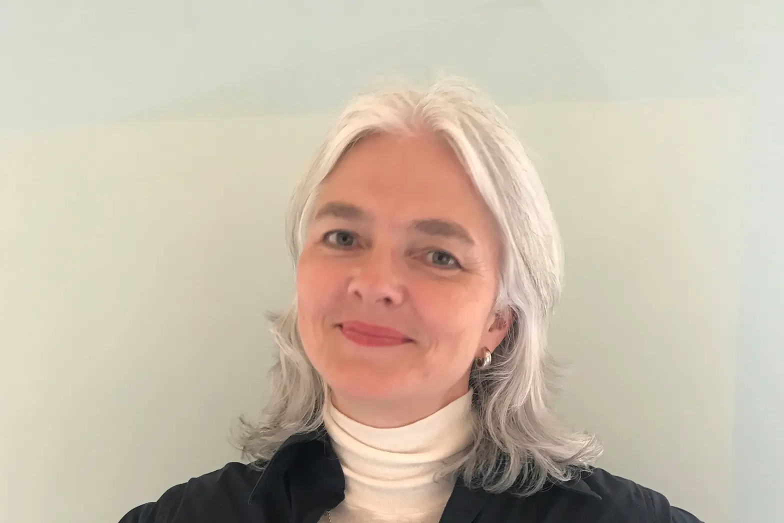 En kvinne med blondt hår