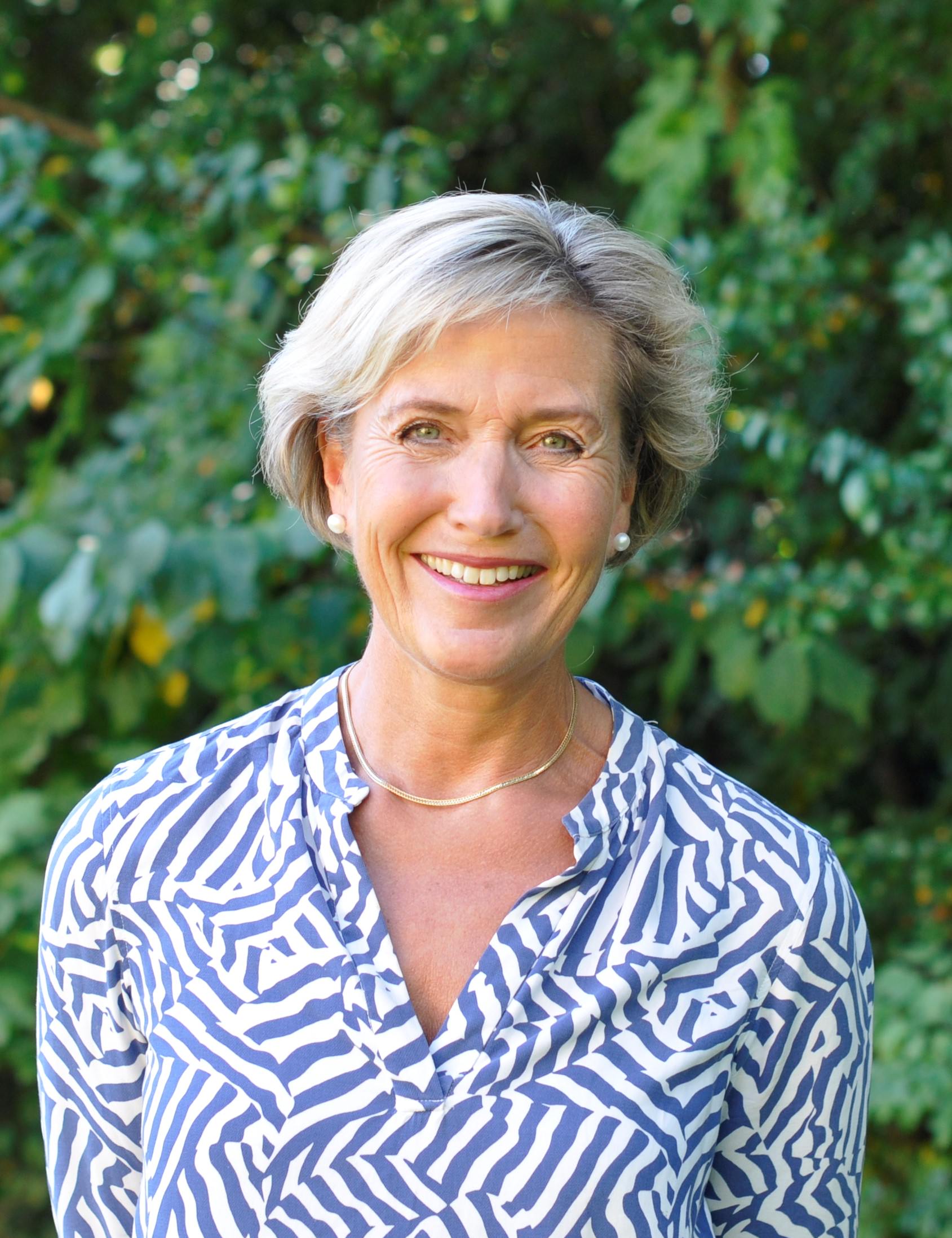 En person som smiler til kameraet