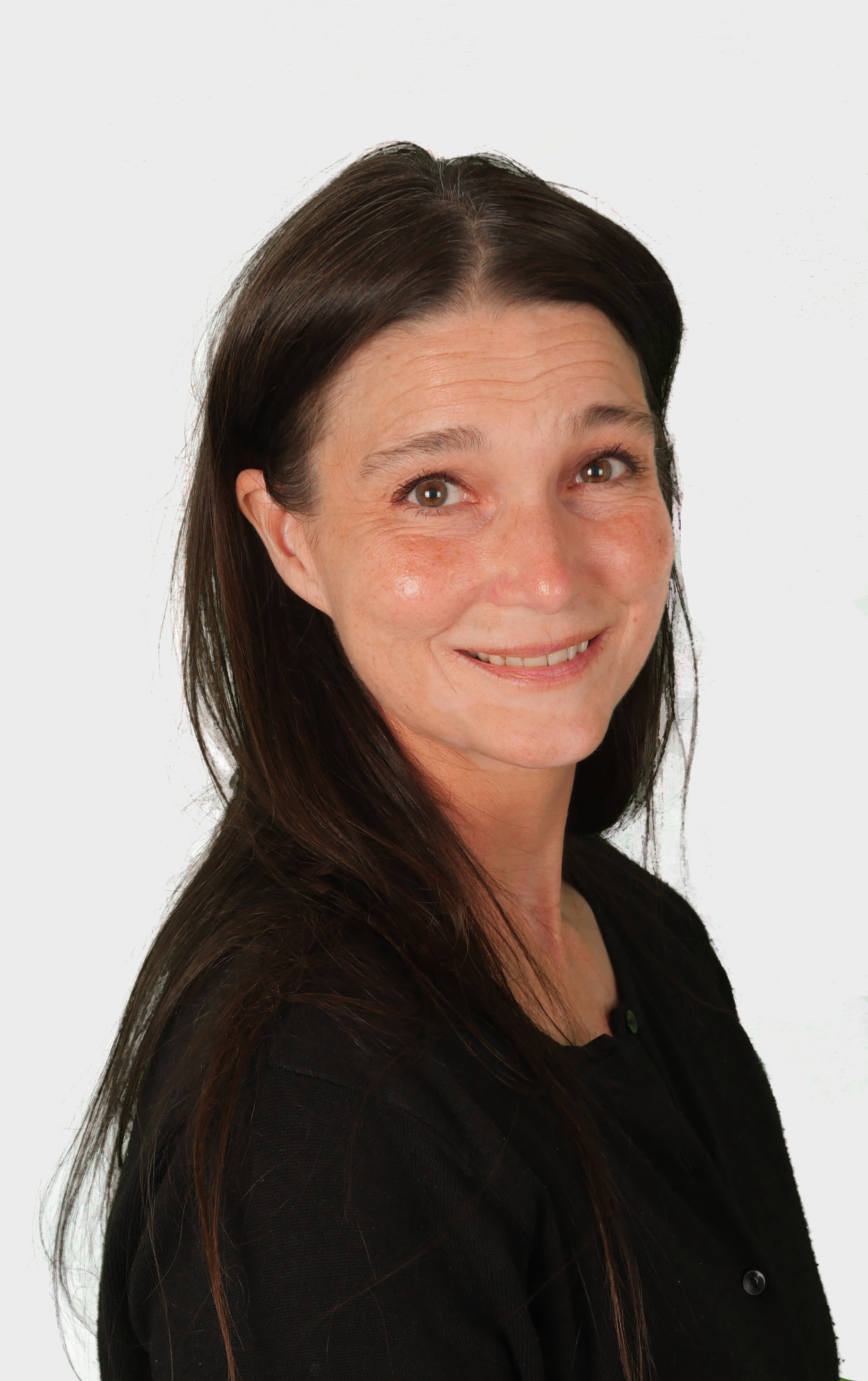 En kvinne med mørkt hår