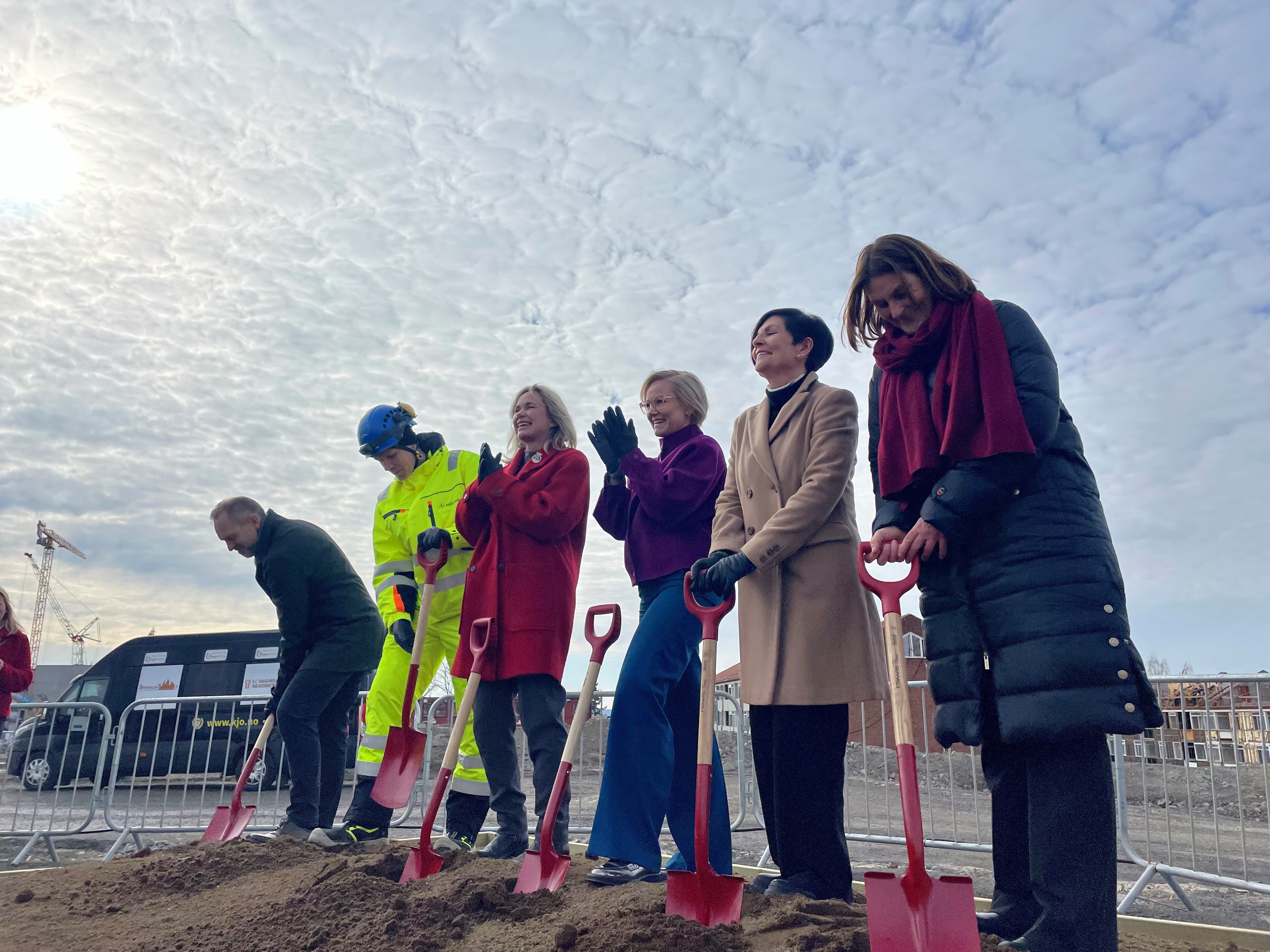Bilde av første spadetak for Nye Aker