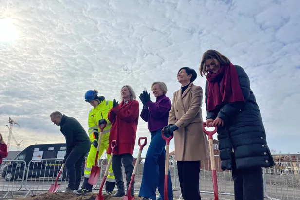 Bilde av første spadetak for Nye Aker