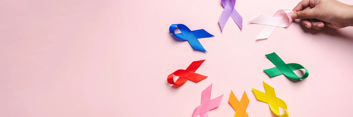 En sirkel med sløyfer i ulike farger som symboliserer ulike former for kreft