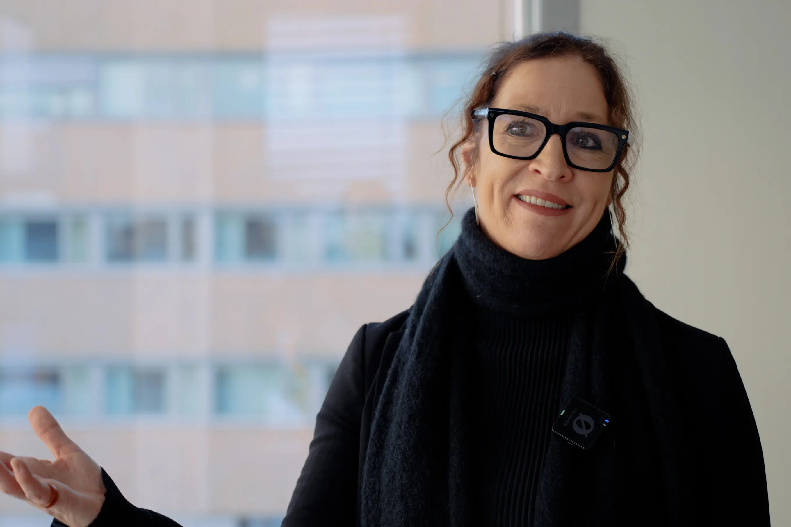 En person med briller