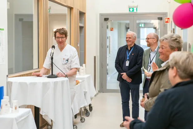 Seksjonsleder Karsten Rydén-Eilertsen holder tale