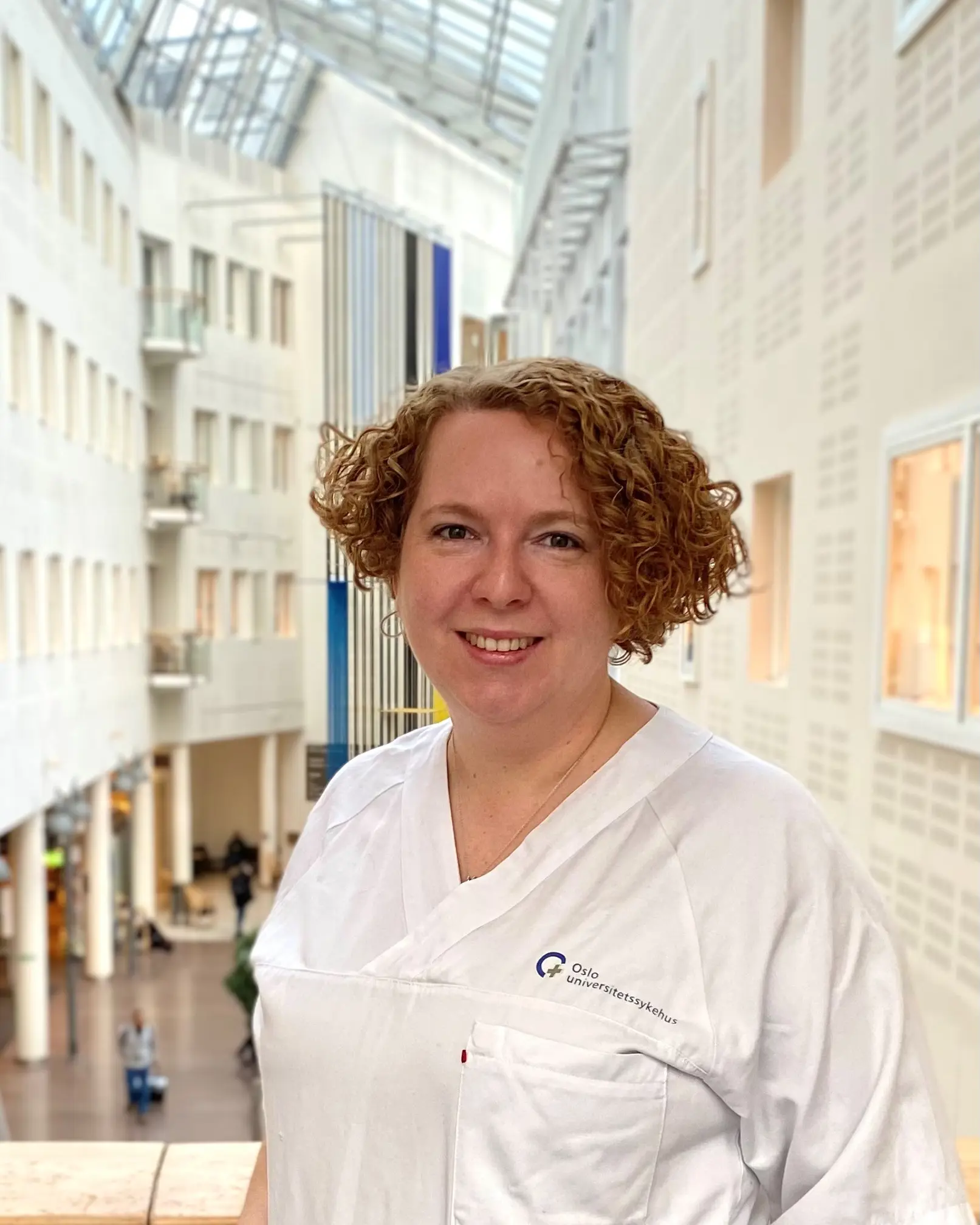 En person i hvit frakk