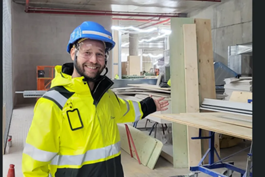 Spesialingeniør Jan Inge Nordby viser fram de nye biobanklokalene