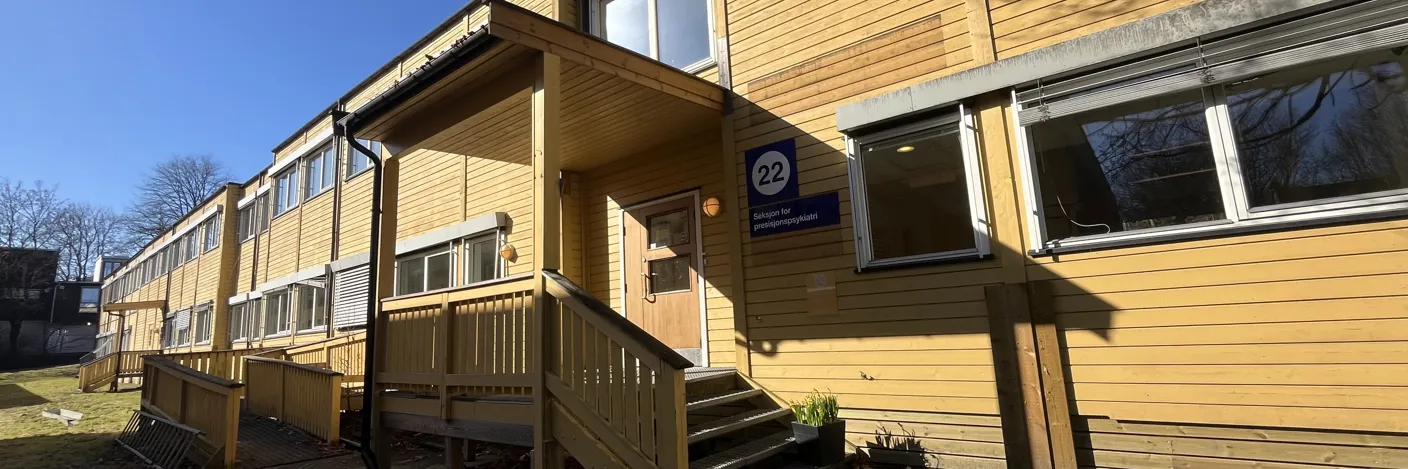 Et trehus med terrasse