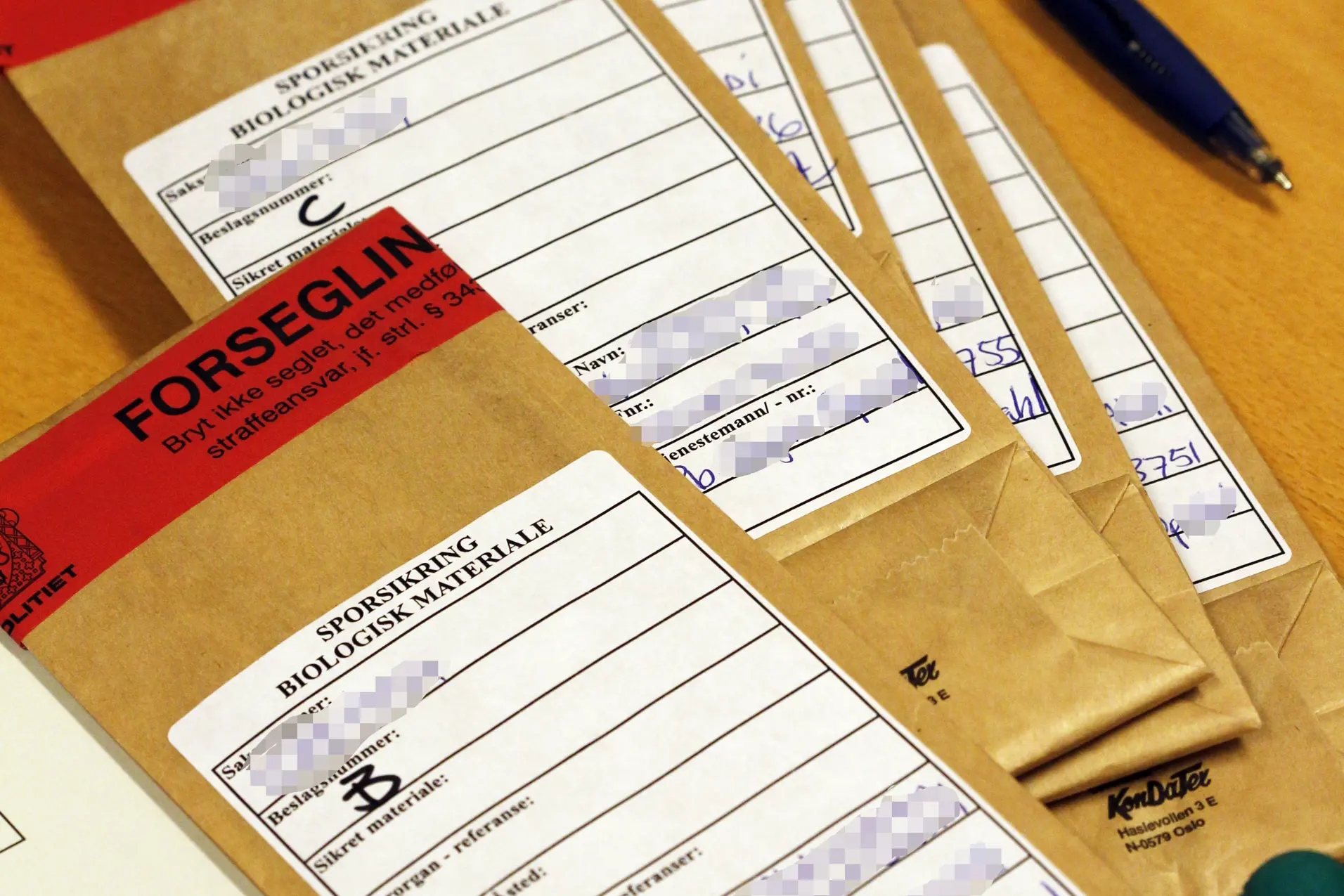 Bilde av materiale som er pakket inn og mottatt fra politiet