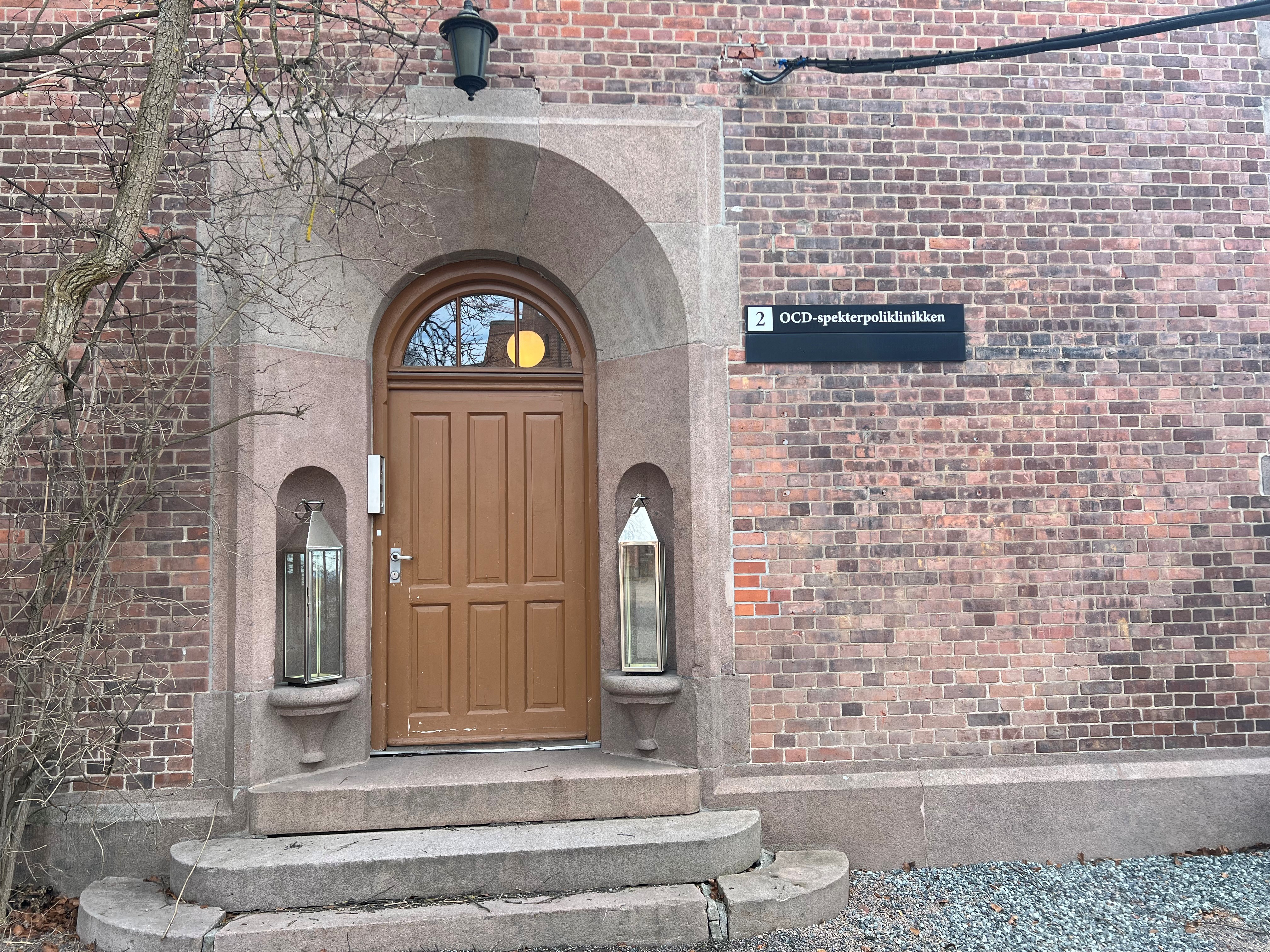 Inngangsdøren til Gaustad bygg 2.