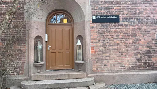 Inngangsdøren til Gaustad bygg 2.
