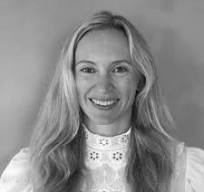 En kvinne med langt hår