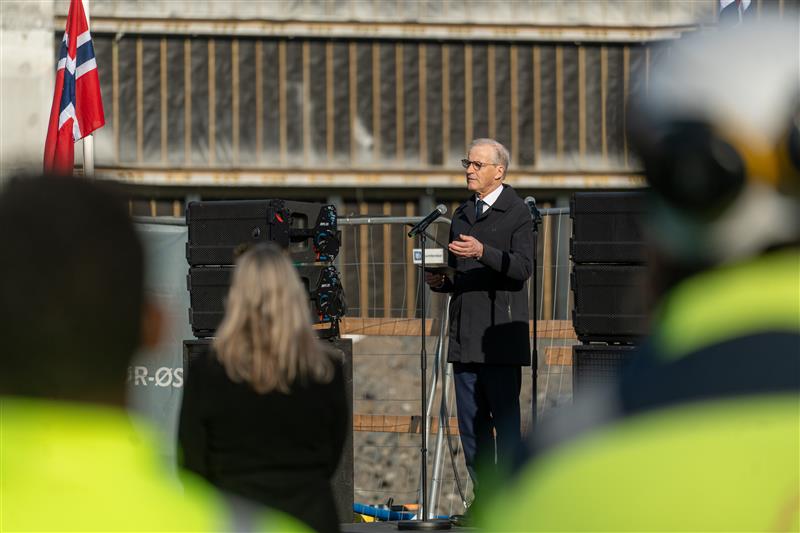 Statsminister Jonas Gahr Støre holder tale.