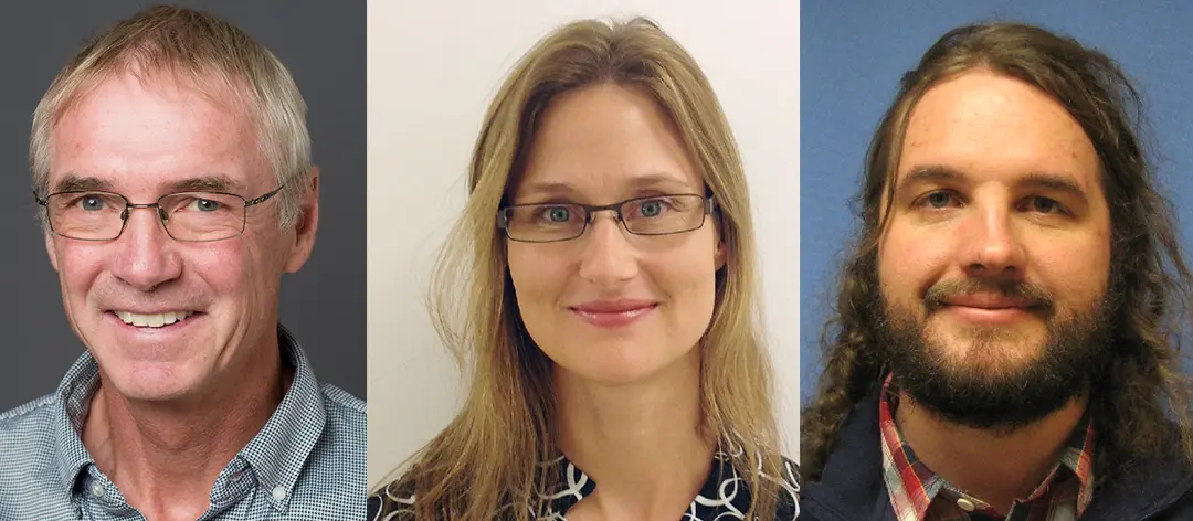 En gruppe mennesker som poserer for kameraet