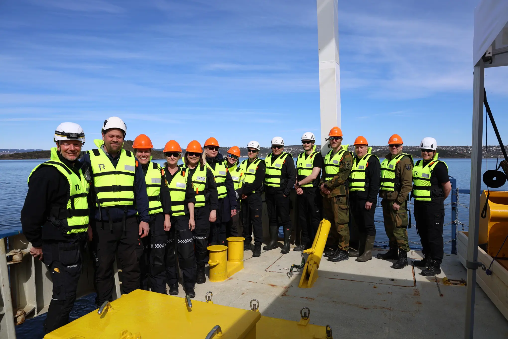 Gruppe mennesker i verneutstyr