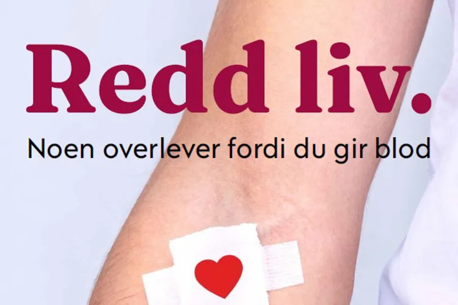 Foto av en albuekrok med plasterlapp og en blodflekk som er formet som et hjerte. Tekst over sier: Redd liv. Noen overlever fordi du gir blod. Hilsen blodbanken i Oslo