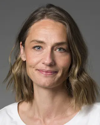 En person med langt hår