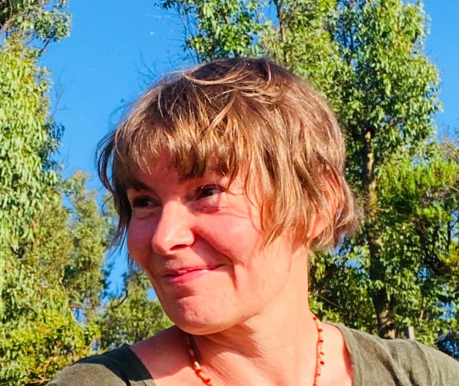 Smilende Christine Martinsen Malmberg, erfaringskonsulent i NRAPP