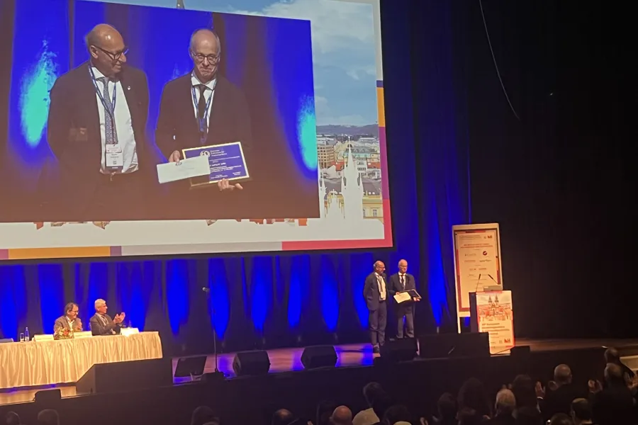 En gruppe mennesker på en scene