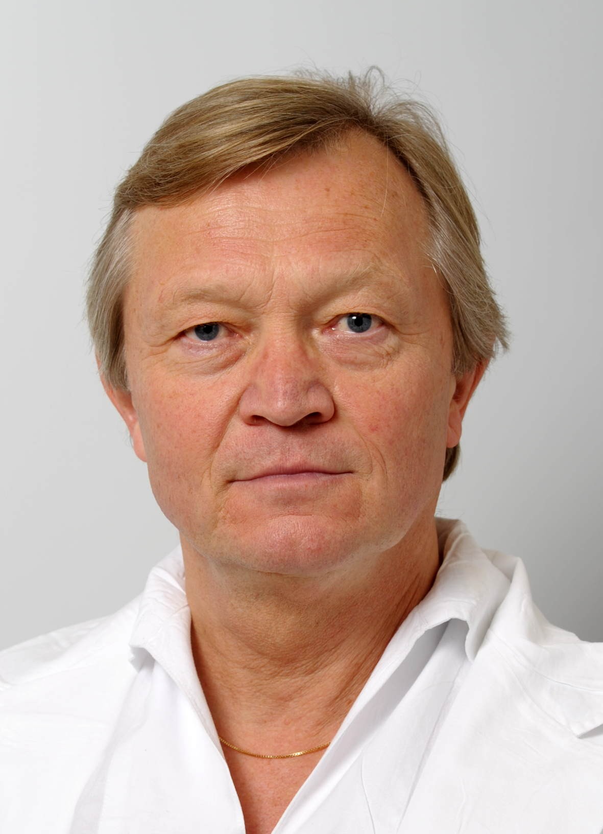 Et nærbilde av en mann