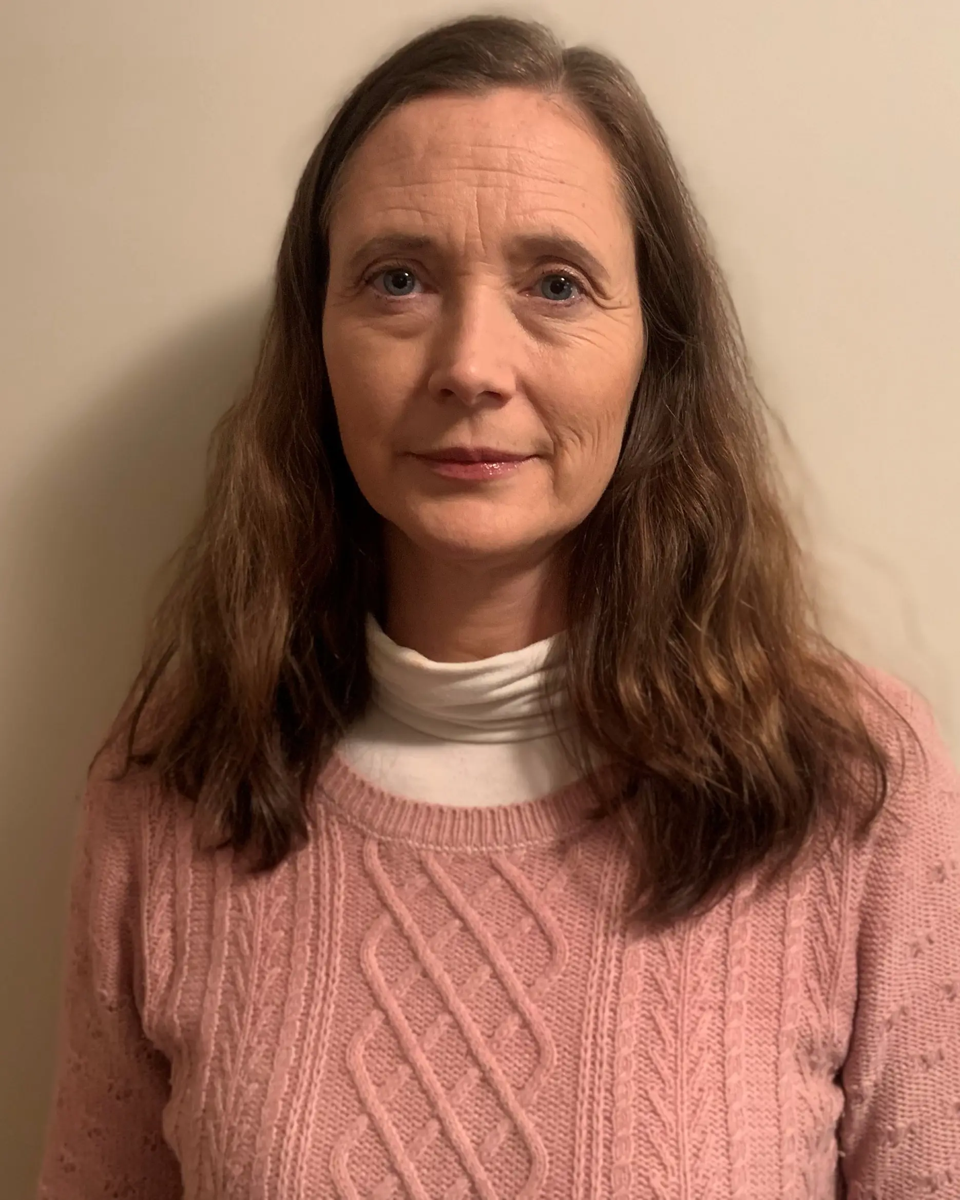 En person med langt hår