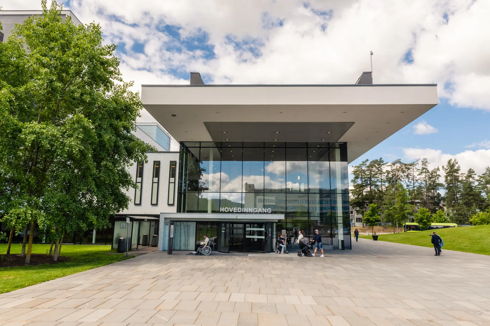 Ahus Nordbyhagen, hovedinngang