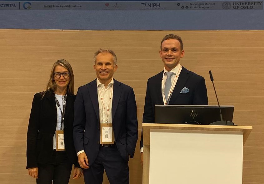 Bendik og veiledere etter presentasjon av foreløpige resultater under kongress i London 2024