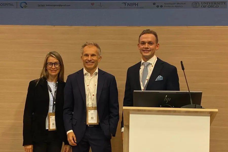 Bendik og veiledere etter presentasjon av foreløpige resultater under kongress i London 2024