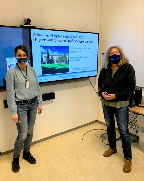 Ragnhild og Berit med korona-ansiktsmasker