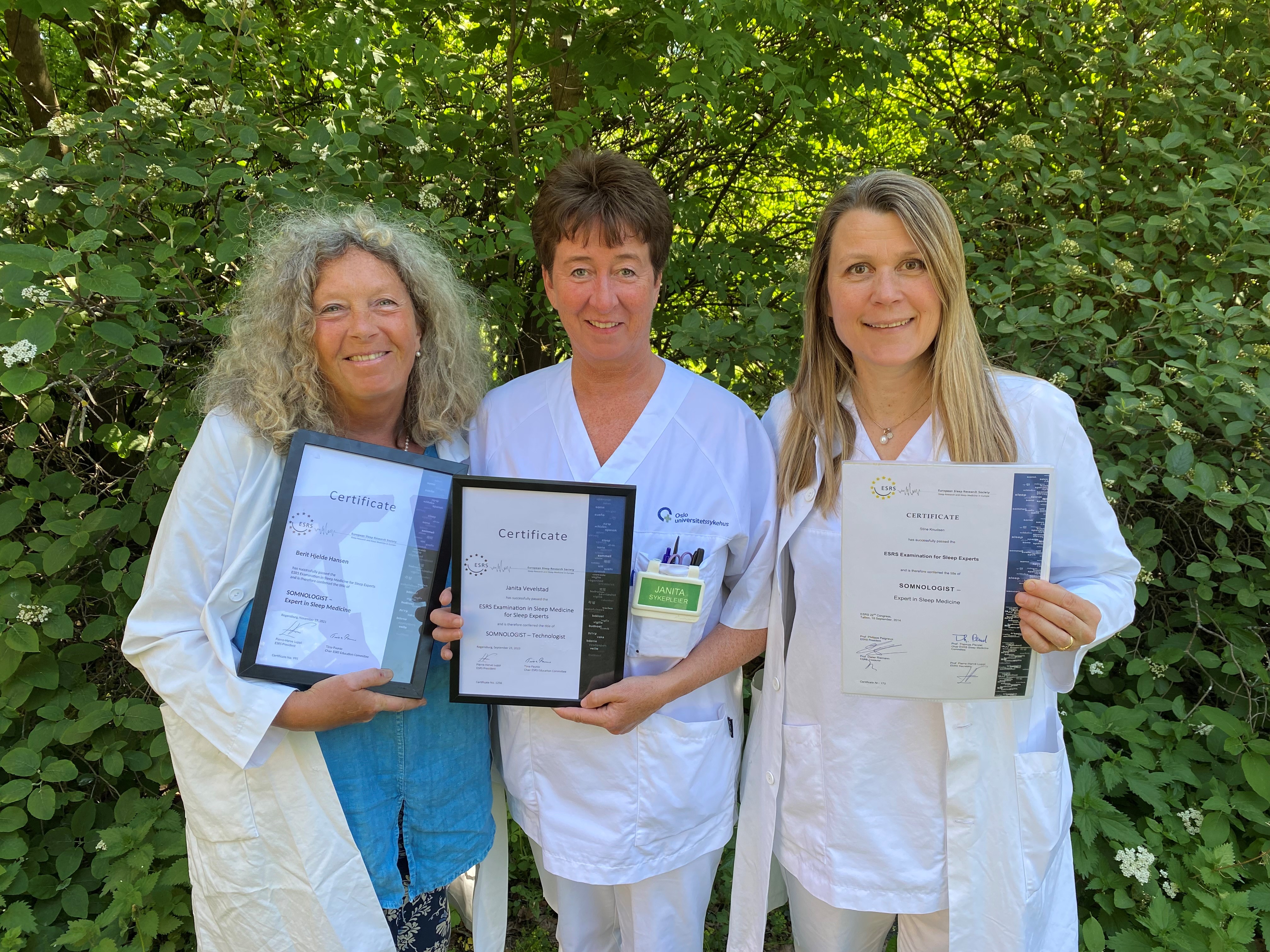 Berit, Janita og Stine med diplomer