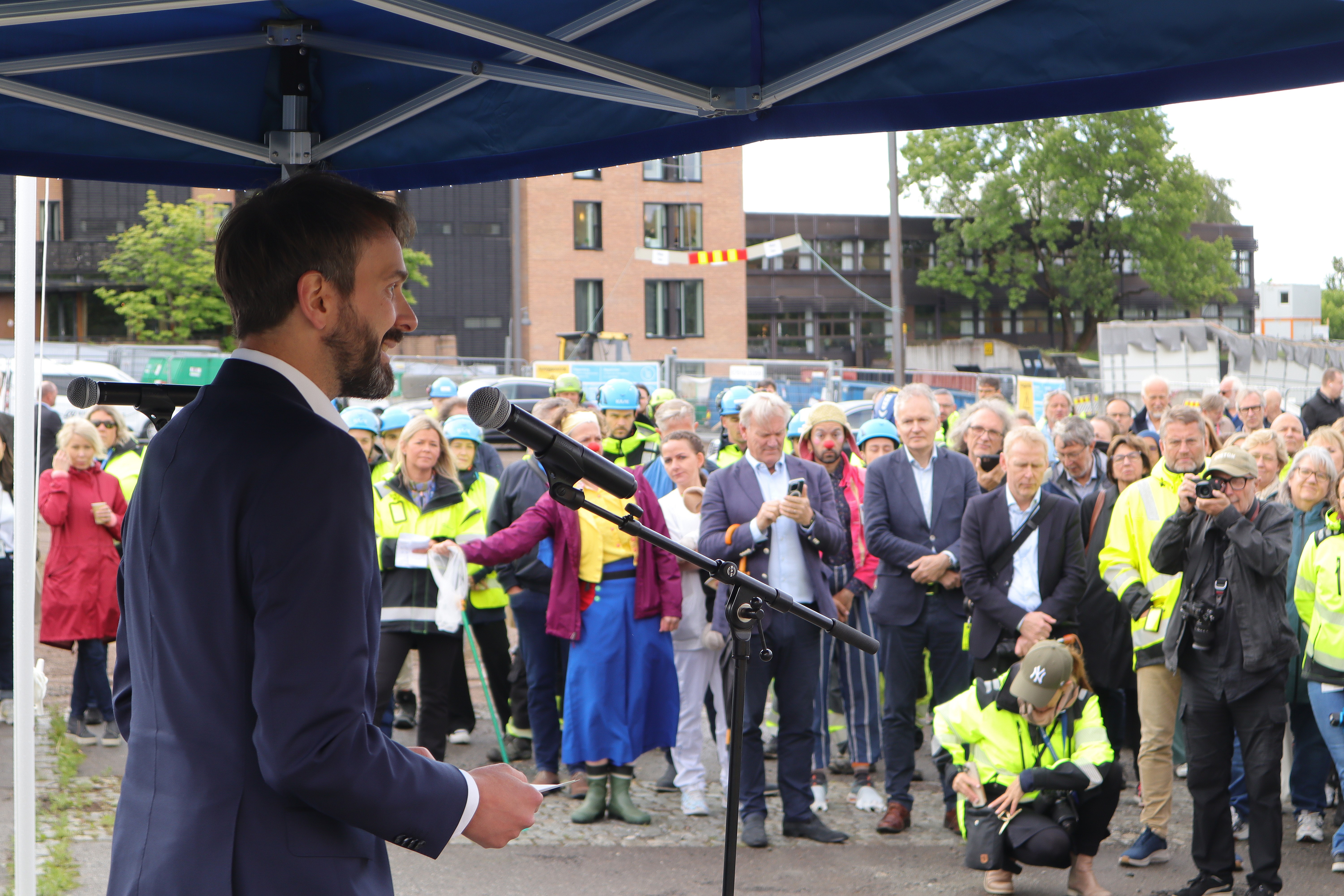Helse- og omsorgsminister Jan Christian Vestre på talerstolen