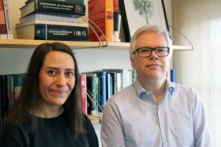 Bilde av Marit Haram og Nils Eiel Steen ved seksjon for klinisk psykoseforskning.