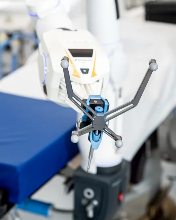 Et nærbilde av en robotarm