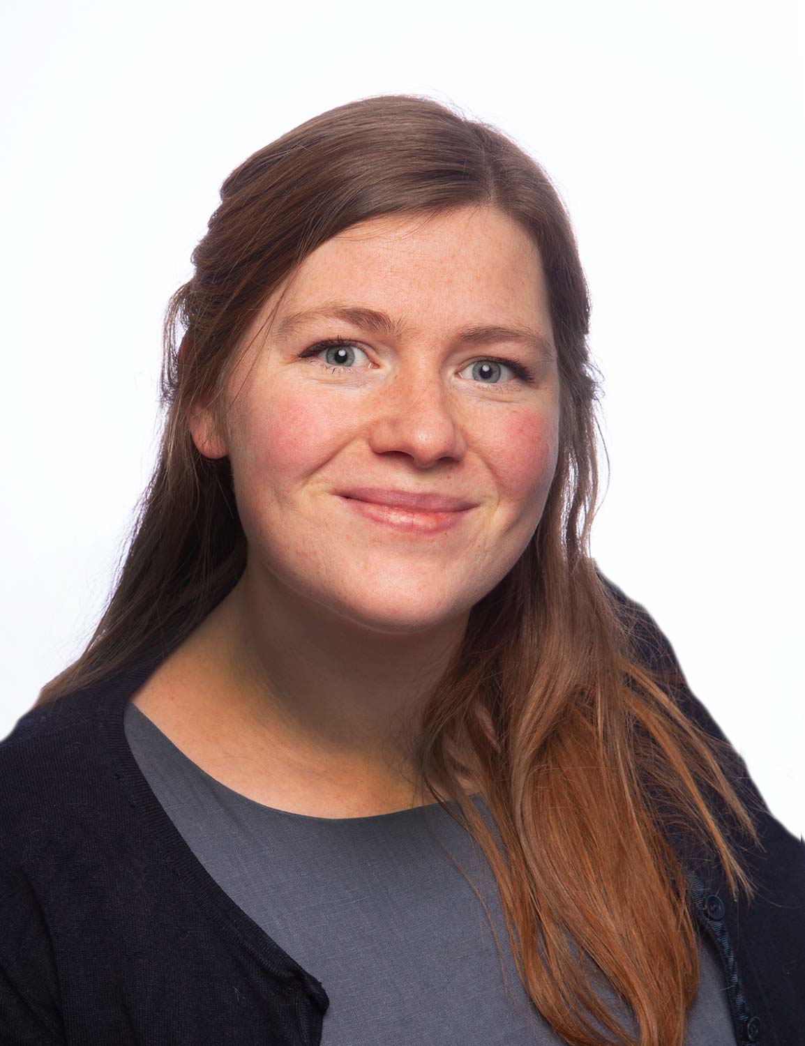 En kvinne med langt hår