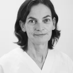 En person med langt hår