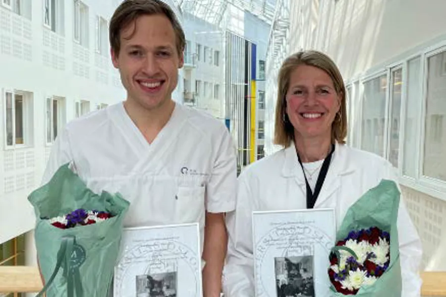A couple of people holding flowers