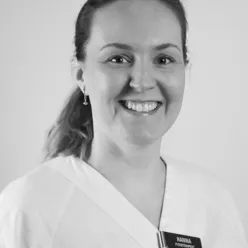 En person som smiler til kameraet