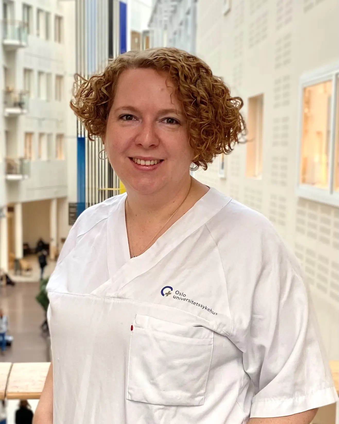 En person i hvit frakk