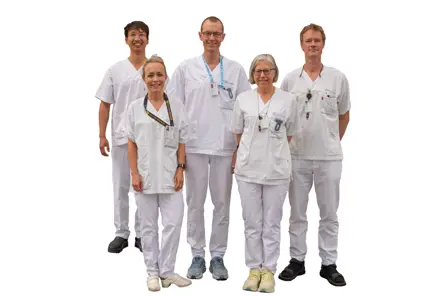 En gruppe medisinsk personell som poserer