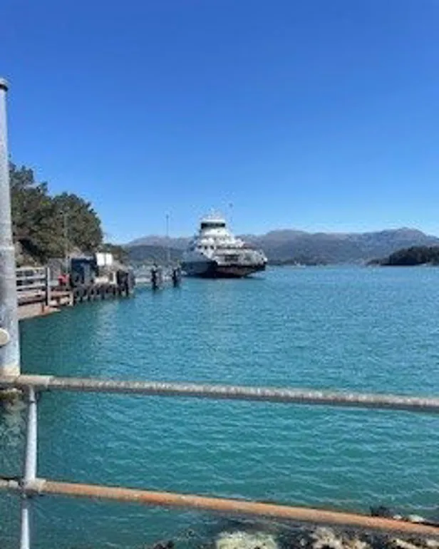 En ferje på Husnes i Kvinnherad.