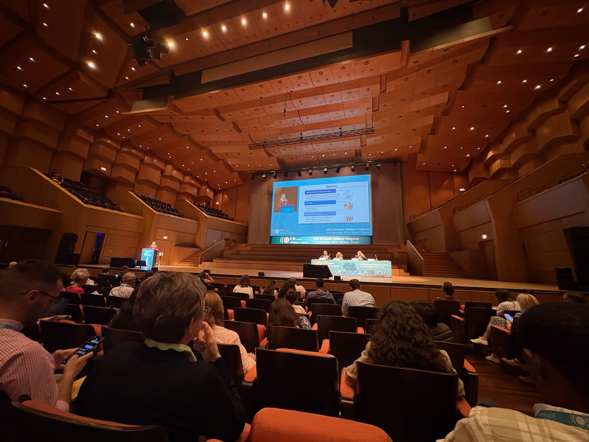 Bilde av en kongress-sal full av folk