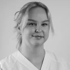 En person med hvit skjorte
