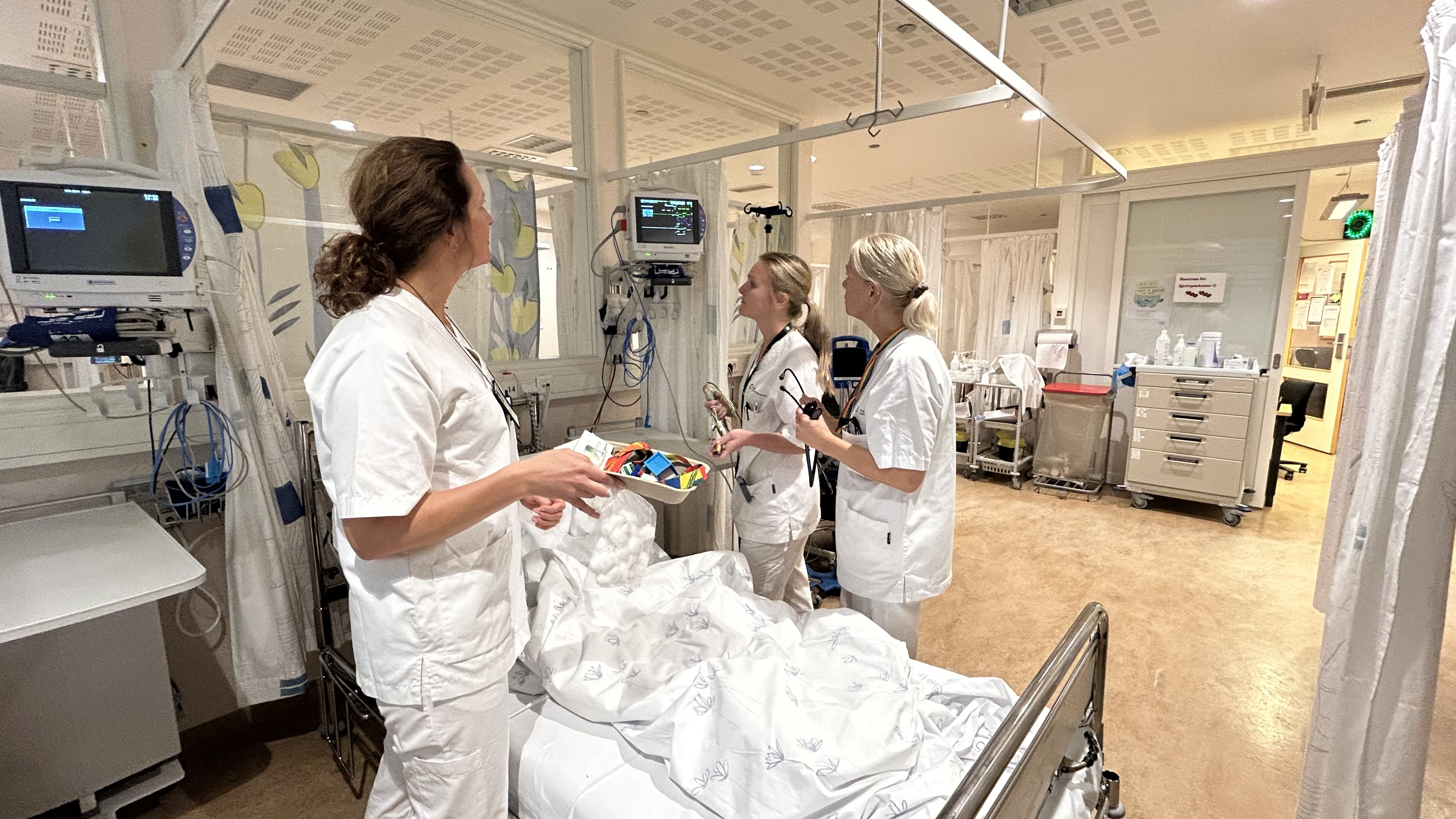 En gruppe mennesker på et sykehus