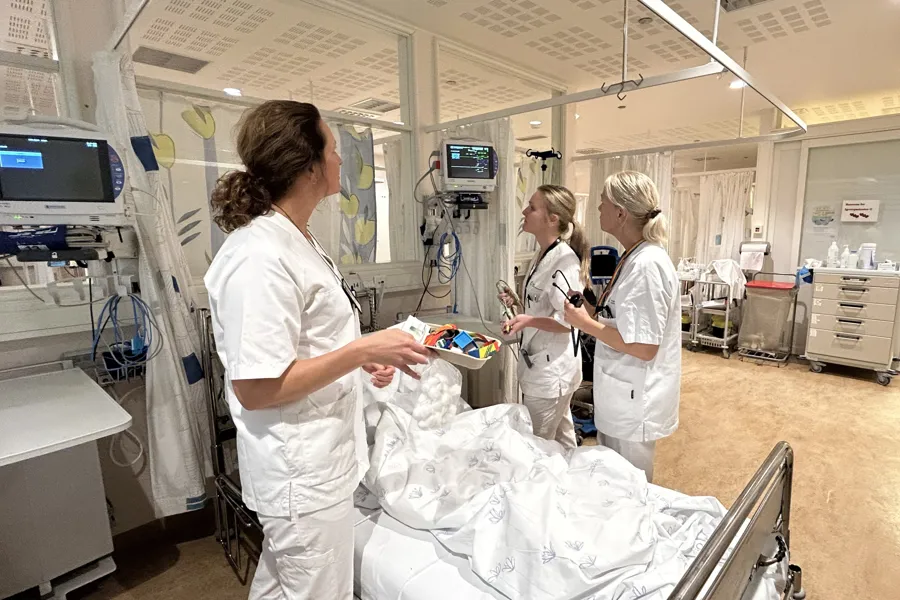 En gruppe mennesker på et sykehus